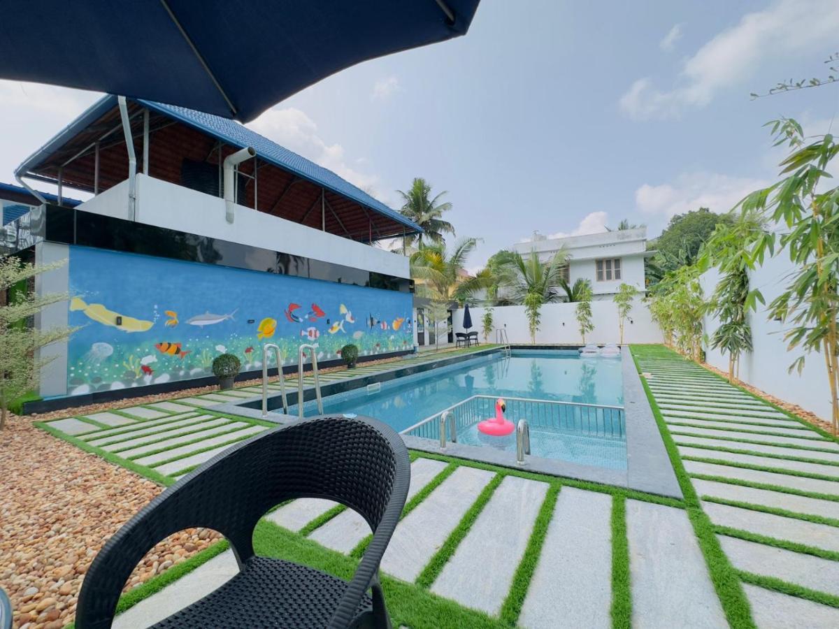 Achoos Residency Hotel ทิรูวัลละ ภายนอก รูปภาพ