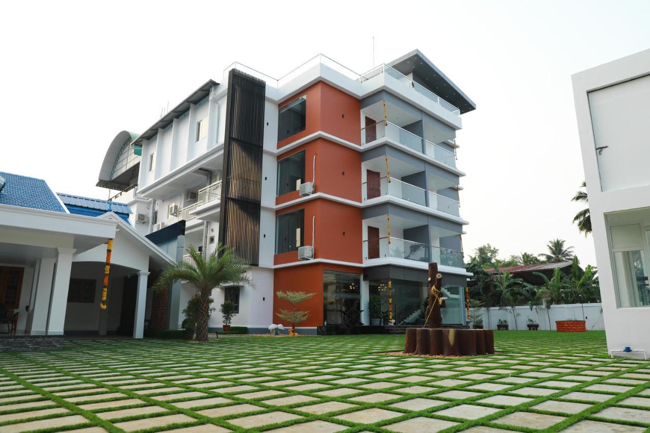 Achoos Residency Hotel ทิรูวัลละ ภายนอก รูปภาพ