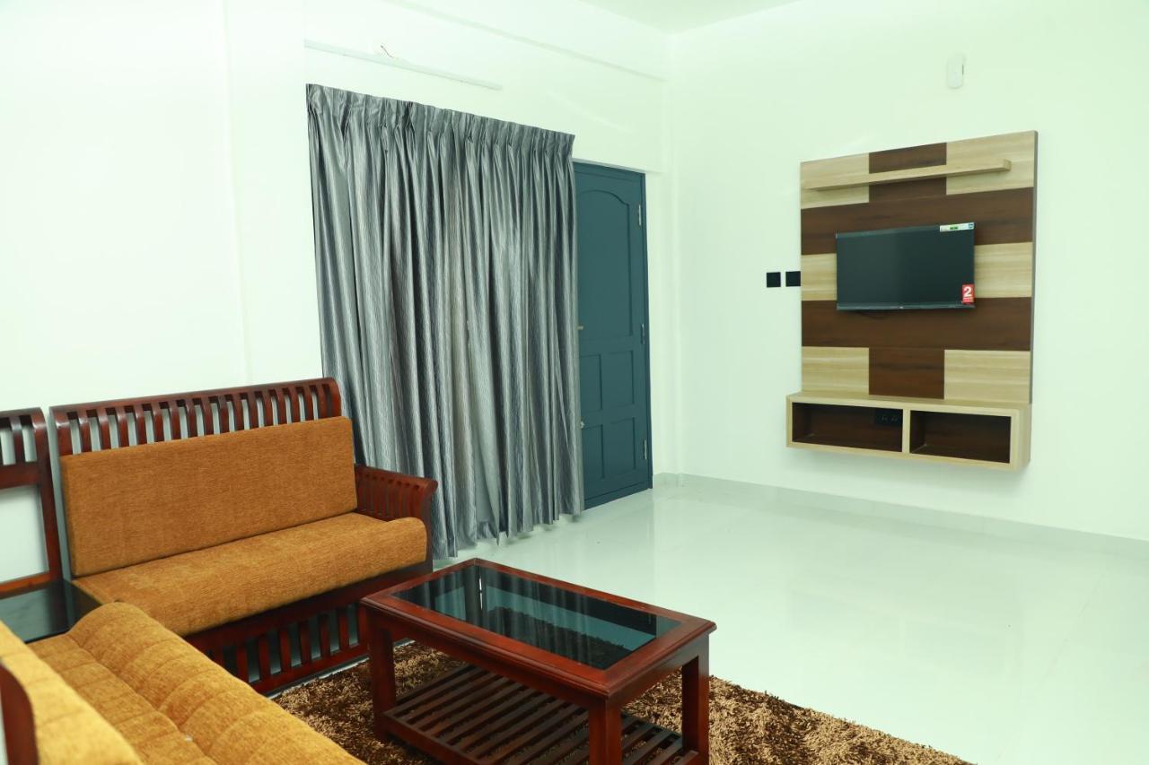Achoos Residency Hotel ทิรูวัลละ ภายนอก รูปภาพ