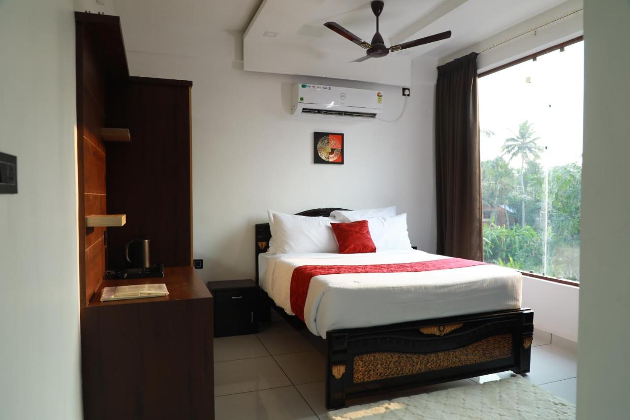 Achoos Residency Hotel ทิรูวัลละ ภายนอก รูปภาพ