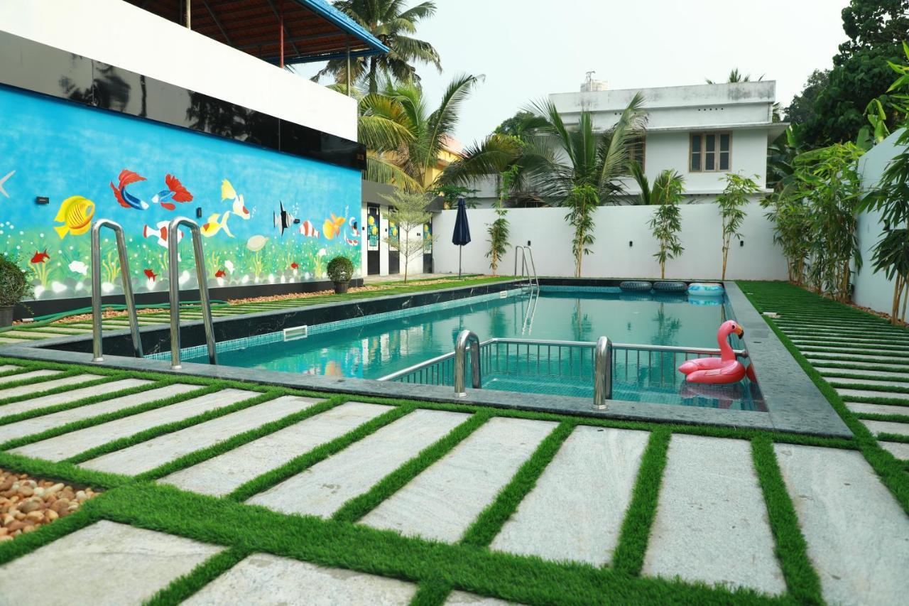 Achoos Residency Hotel ทิรูวัลละ ภายนอก รูปภาพ